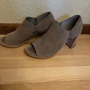 Eileen Fischer Block heel